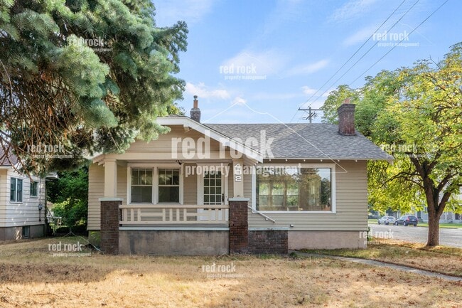 Building Photo - 402 E Baldwin Ave