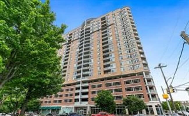 Building Photo - Luxury 1 bedroom 1 bath condo with great amenities