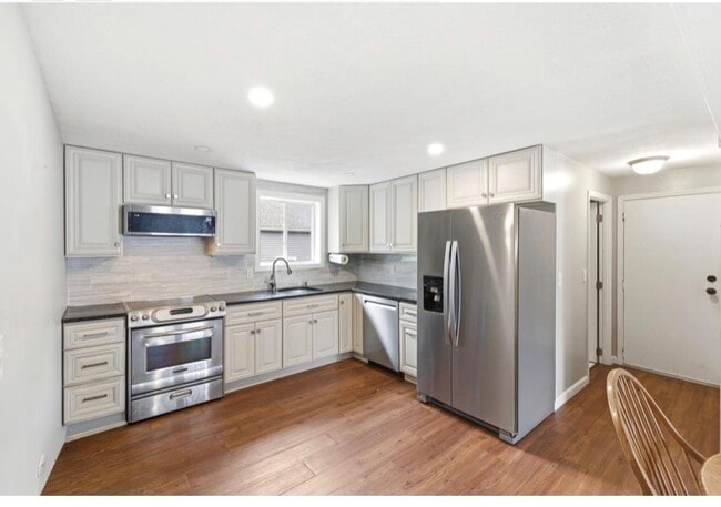 Building Photo - 7 Royal Dane Dr Unit YEAR ROUND RENTAL