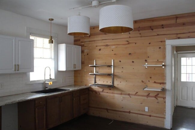 Photo - RENOVATED 3 Bedroom 1 bathroom home in Glenview!