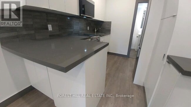 Photo - 1213 Dundas St W