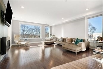 Building Photo - 202 Rawson Rd Unit 3 Rental