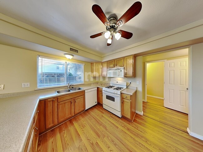 Photo - 4096 Netherland St