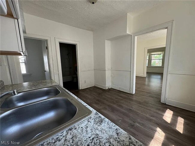 Building Photo - 13214 Svec Ave