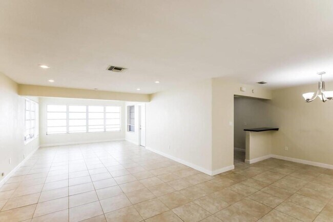 Building Photo - 8800 NW 11th St Rental