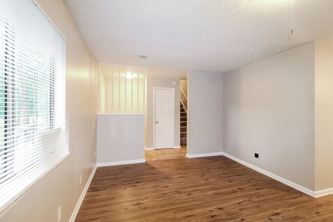 Photo - 4075 Sage Ct SW