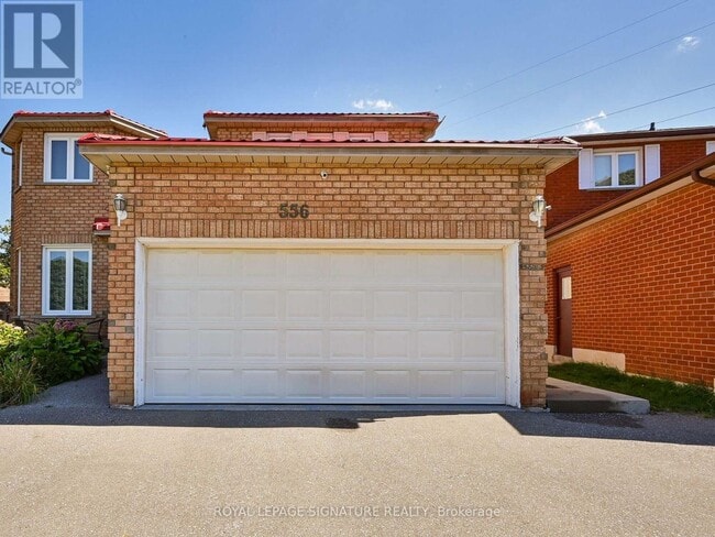 Photo - 556 Farwell Crescent