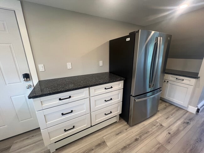 Photo - 192 Warner St Unit Updated 3 Bedroom