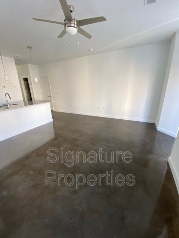 Photo - 110 W 12th St E Unidad A