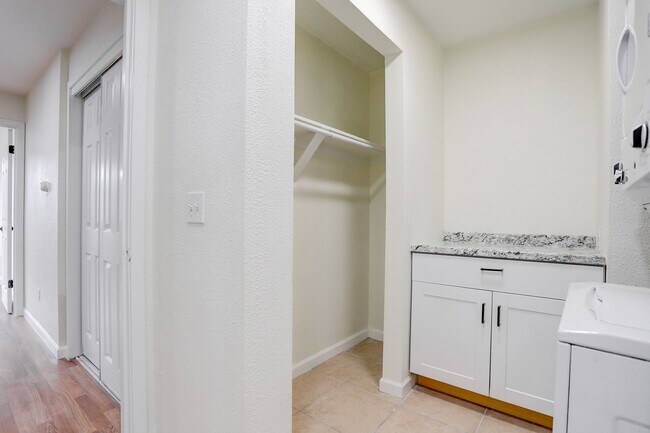 Photo - W Green Meadows (Denise Apartments)