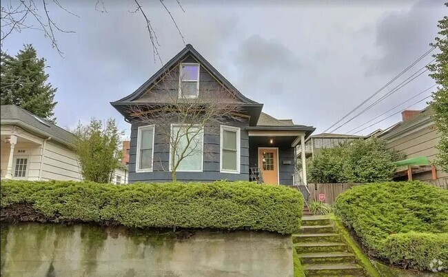 Building Photo - 5bd/2.5ba in the Heart of Capitol Hill Rental