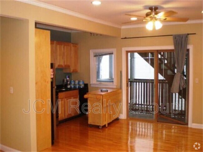 Building Photo - 487 E 7th St Unit 1 / 2nd Floor Rental
