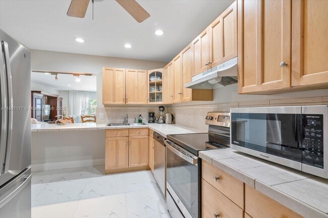 Photo - 875 NE 195th St Unidad 413
