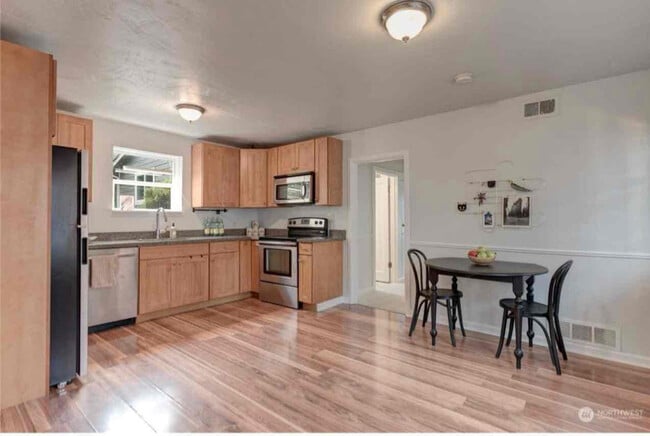 Photo - 8147 9th Ave SW