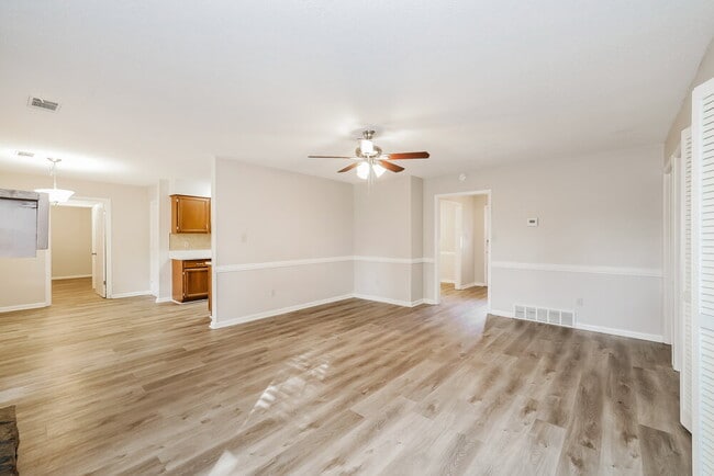 Photo - 7965 Meadow Trail Dr