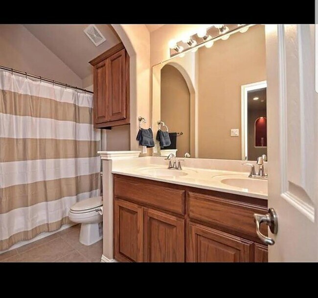 Photo - 2724 Lovett Ln