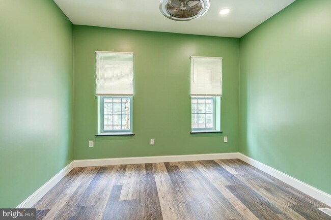 Photo - 2643 N Mascher St