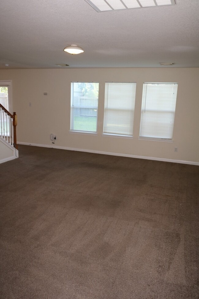 Photo - 15611 Leeds Ln