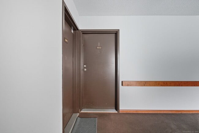 Photo - 402 Twin Circle Dr Unit 402