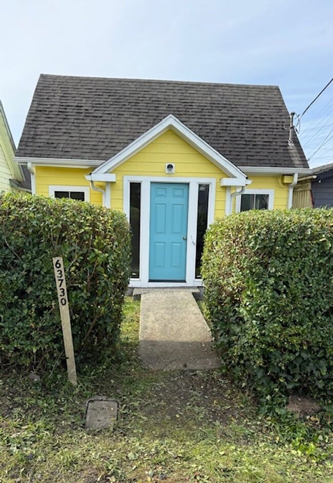 Building Photo - Charming 2 bed/1 bath Coos Bay Bungalow