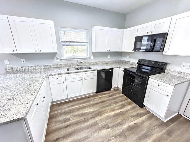 Photo - 379 Yonkers Ave NW