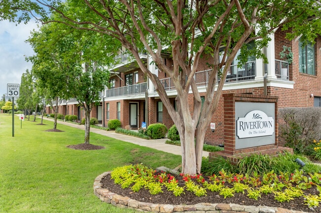 Photo - Rivertown on the Island