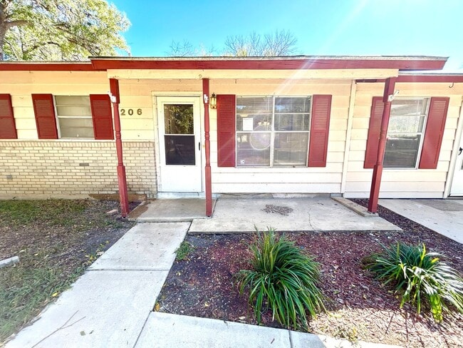 Photo - *COMING SOON* Cozy & Convenient – 3 Bedroom Home Near Shopping & Highways!