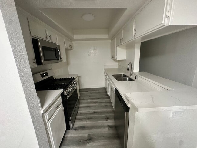 Photo - 15009 Moorpark St Unit 115