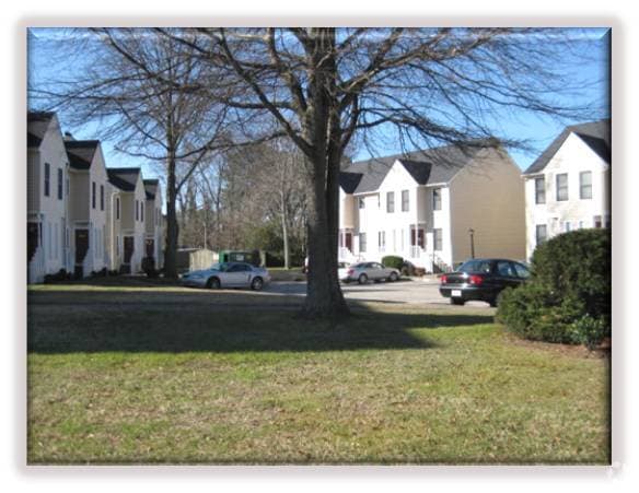 Building Photo - 2024 Elmhurst Ln Rental