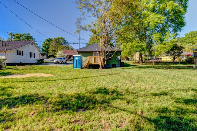 Photo - 221 Walker St