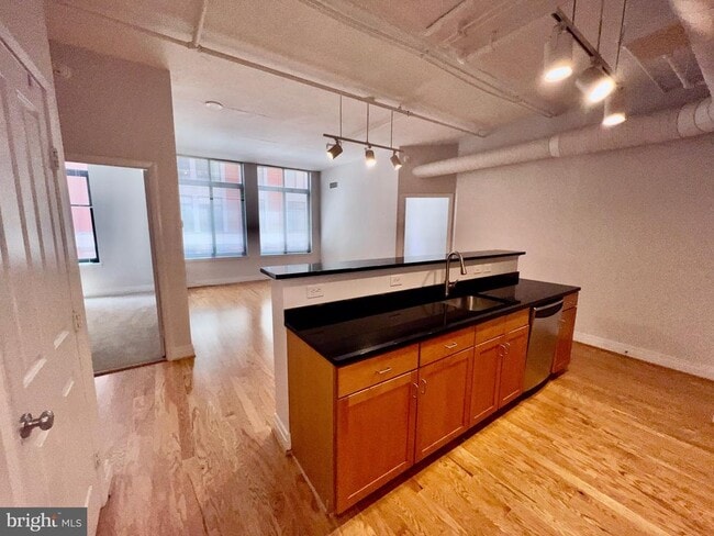 Photo - 1205 N Garfield St Unit 305