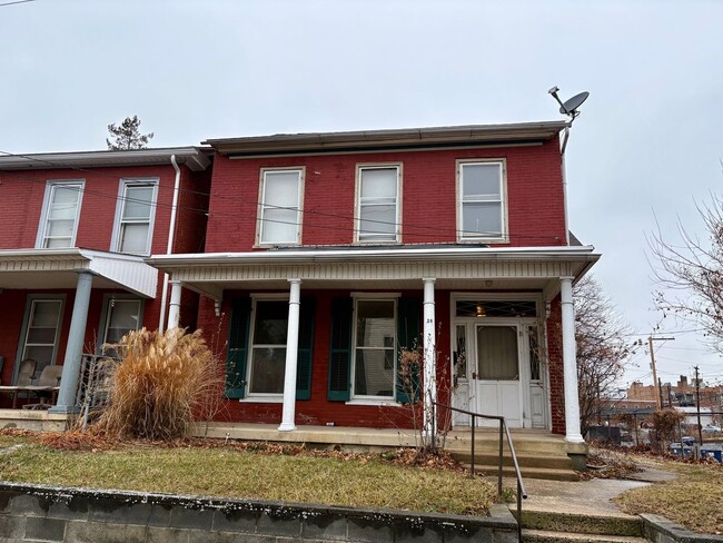 Building Photo - 28 S Church St Unit First Floor