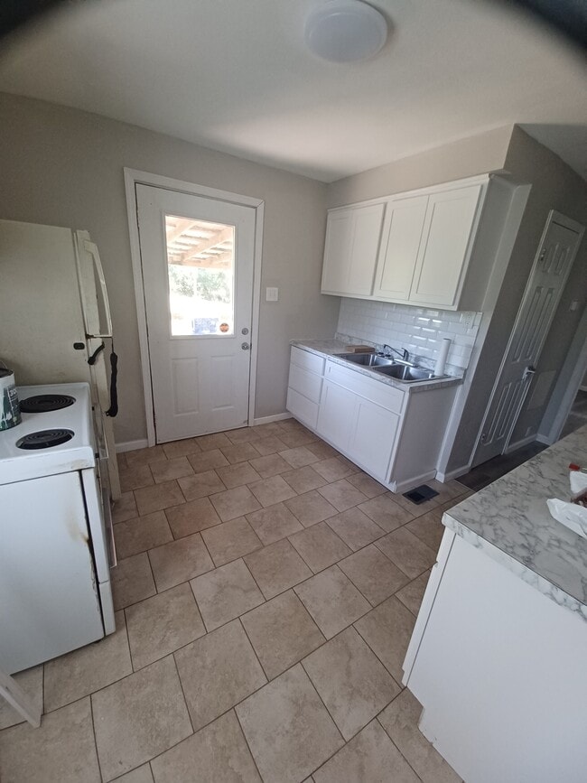 Photo - 10512 Litz Ave