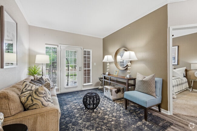 A1A 1BR, 1BA - 551SF - Living Room
