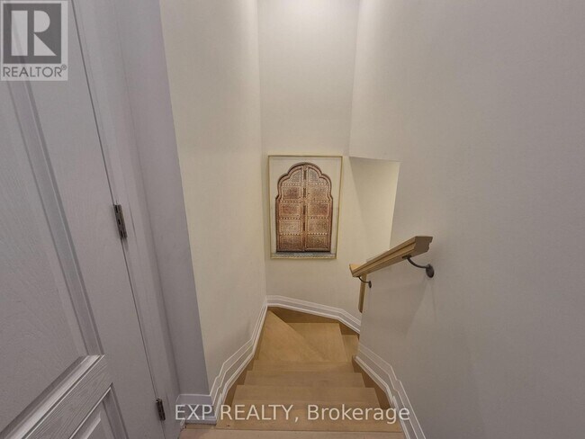 Photo - 178 Lynn Coulter St