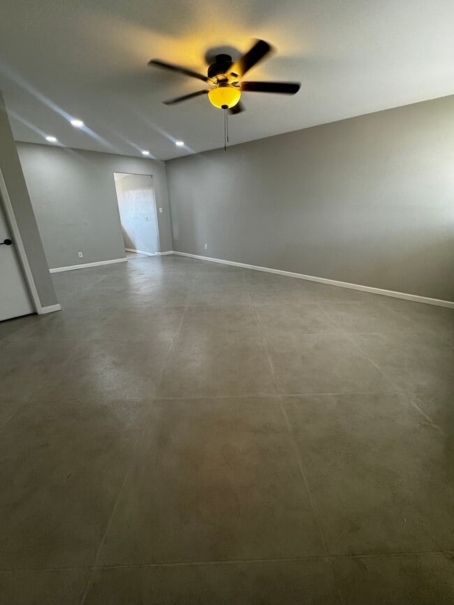 Photo - FOR RENT