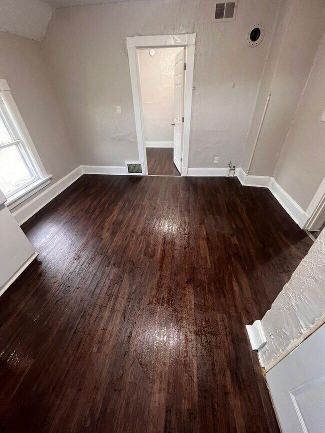 Photo - 1900 Mead St Unit Upper