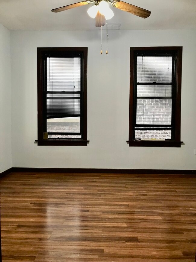 Photo - 940 W 31st Pl