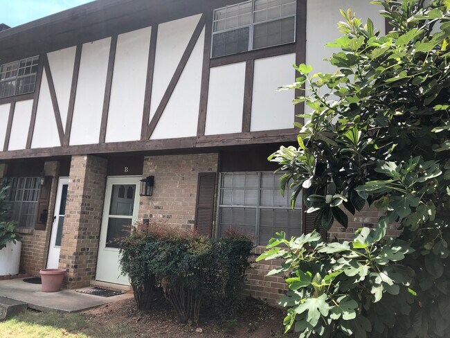 Photo - 2956 N DeKalb Dr