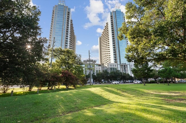 Building Photo - 5925 Almeda Rd Unit 10806