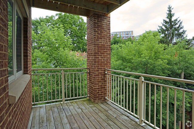 2BR, 2BA - The Lurican