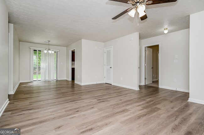 Photo - 2140 Teri Ln SE