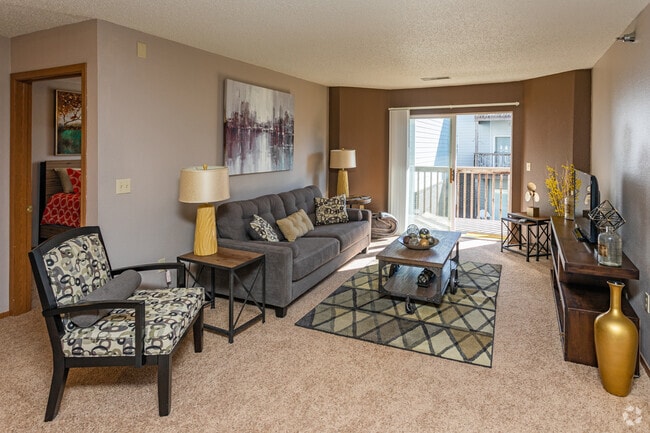 2BR, 2BA - 1,040SF