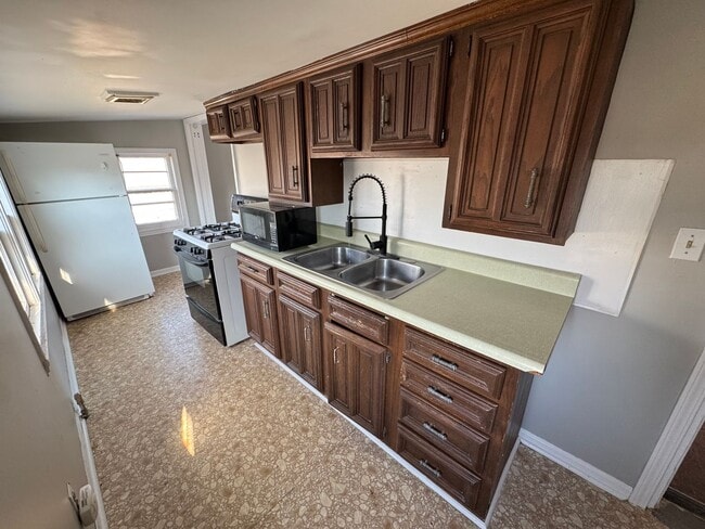 Photo - 108 S College St Unidad B