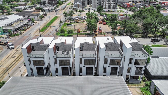 Photo - 504 Sampson St