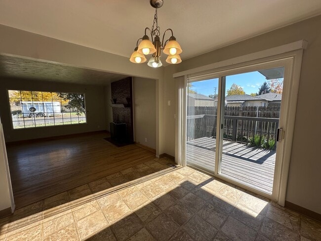 Photo - Spacious 4 Bedroom Home with Fireplace & F...