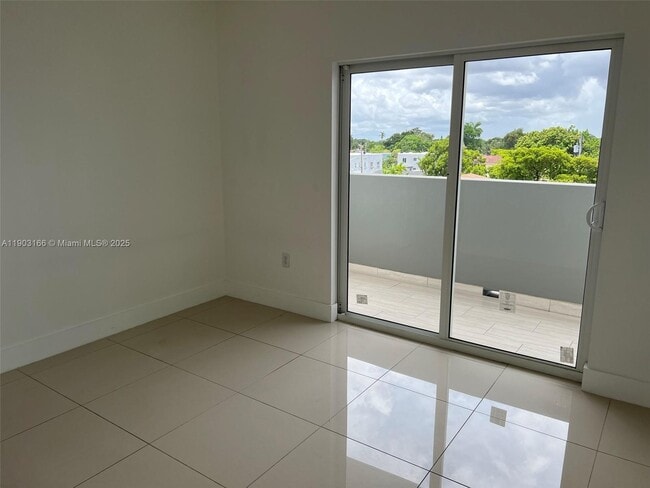 Photo - 2300 NW 7th St Unidad 306