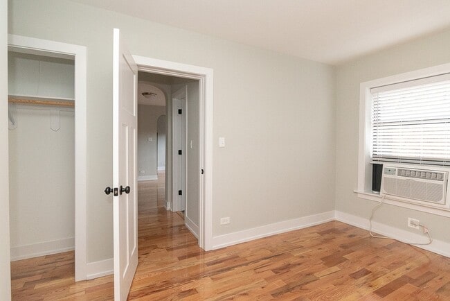 Building Photo - 559 W Arlington Pl Unit J03P