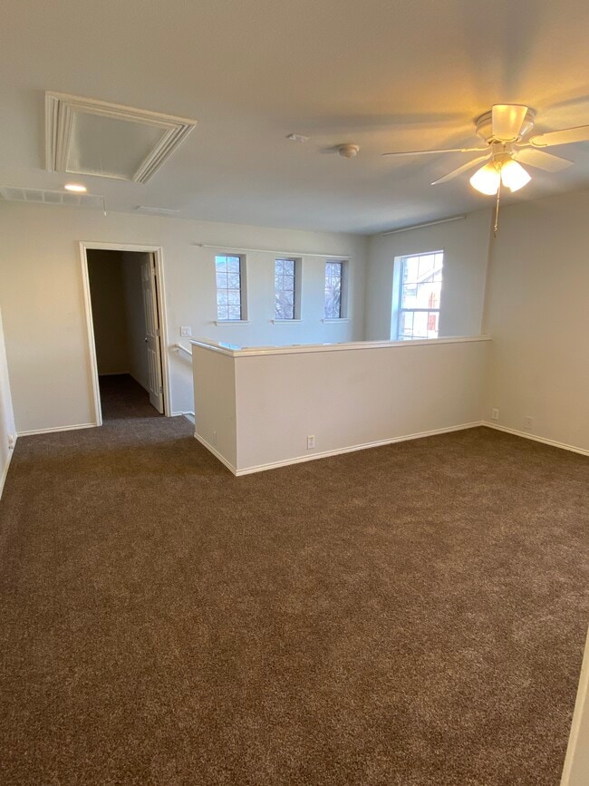 Building Photo - 2725 Hyde Park Dr