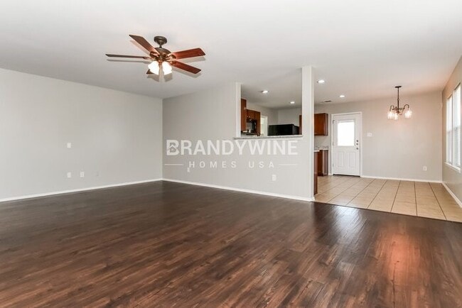 Photo - 411 Silver Leaf Dr